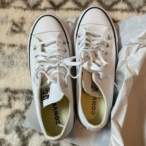 White platform Converse. Women’s size 6.